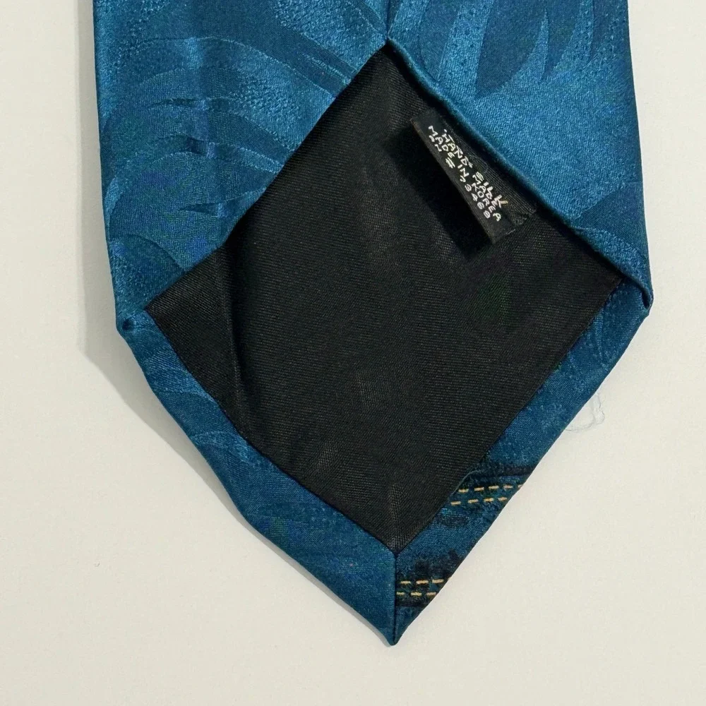 1997 Looney Tunes Denim Shirt Illusion Tie Bugs Bunny Sylvester Taz Daffy Silk